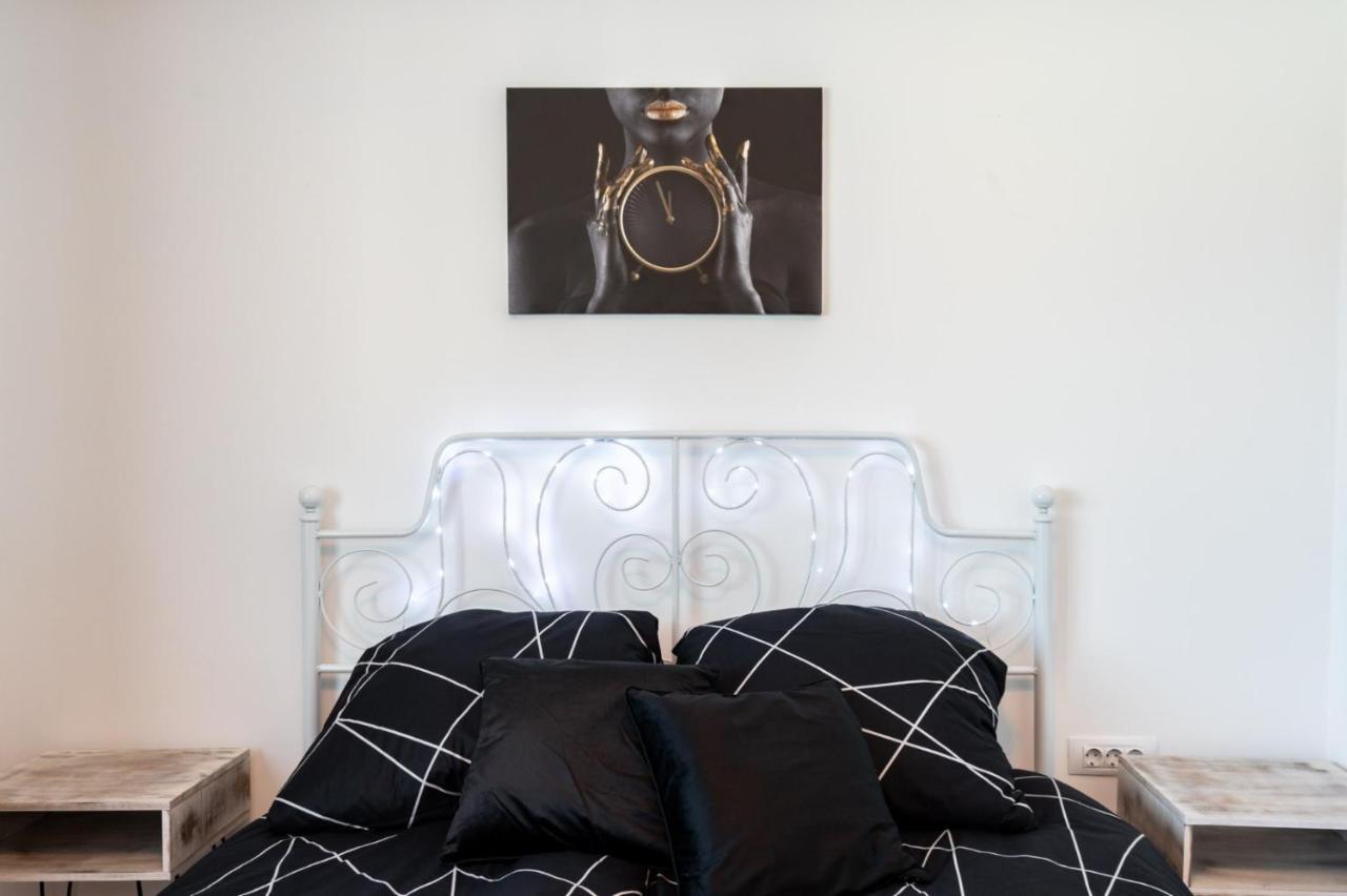 Spacious And Cozy Apartment In Central Bucarest Extérieur photo